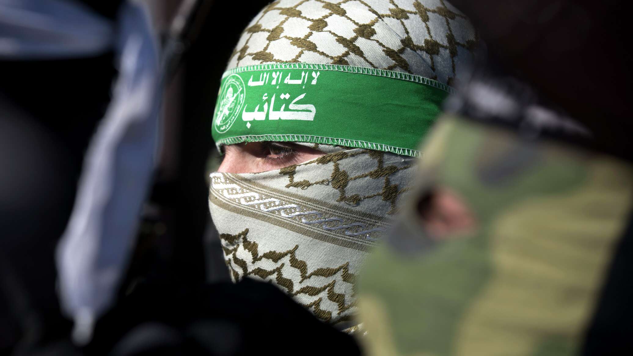 "حماس" تطلق سراح مستوطنة إسرائيلية وطفليها