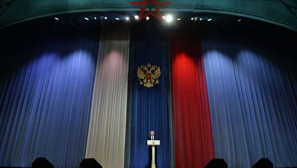 الرئيس الروسي فلاديمير بوتين يلقي كلمة تهنئة بمناسبة حلول يوم المدافعين عن الوطن - سبوتنيك عربي