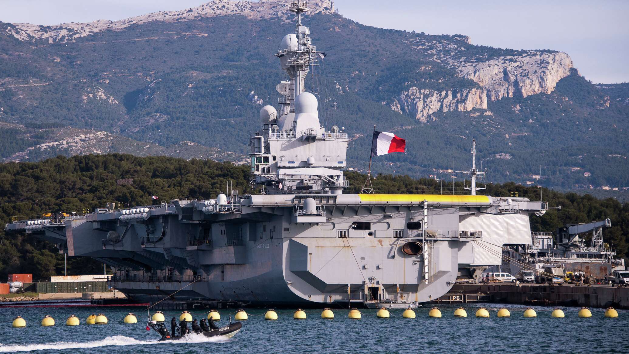 روسيا: نقل باريس حاملة طائرات "شارل ديغول" إلى قيادة الناتو دليل على تآكل سيادة فرنسا