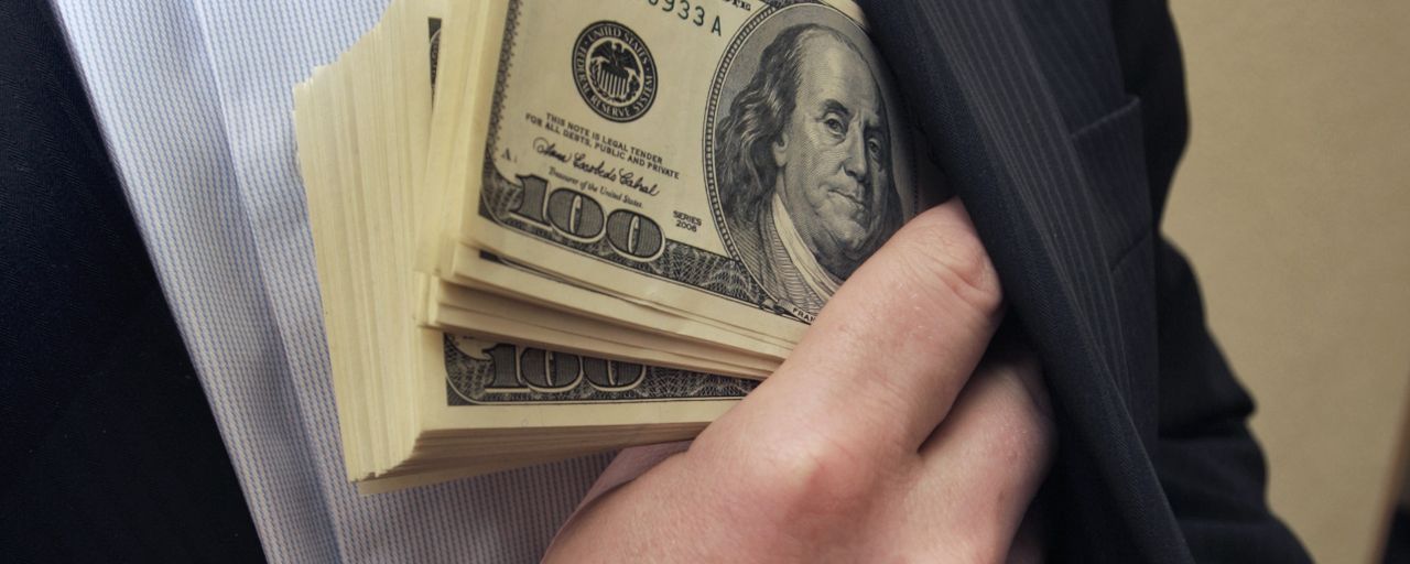 الدولار بـ33.5 في السوق السوداء وتجار العملة ينتظرون قفزة التعويم