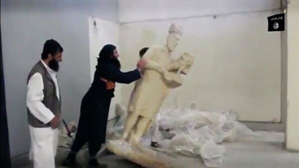 الدواعش يدمرون مقتنيات متحف مدينة الموصل العراقية - سبوتنيك عربي