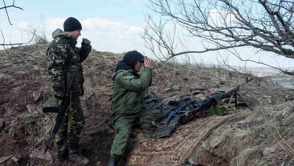 متطوعان من الدفاع الشعبي في شرق أوكرانيا - سبوتنيك عربي