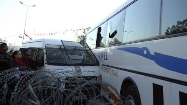 الحافلة التي أصيبت أثناء الهجوم الارهابي في تونس - سبوتنيك عربي