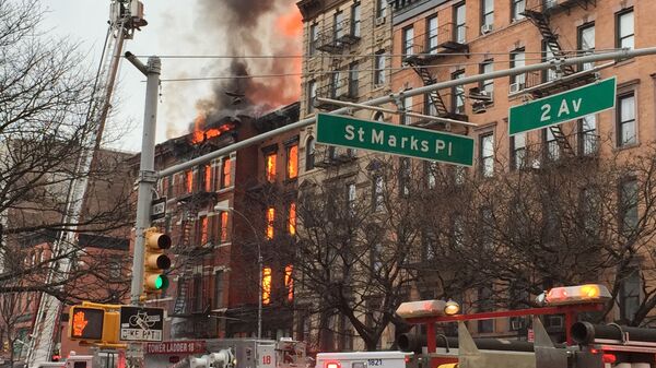 حريق في مبنى سكني، في مدينة نيويورك، - سبوتنيك عربي
