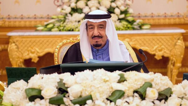 A handout picture released by the Saudi Press Agency (SPA) on February 2, 2015 shows Saudi new King Salman bin Abdulaziz chairing the cabinet meeting in the capital, Riyadh - سبوتنيك عربي