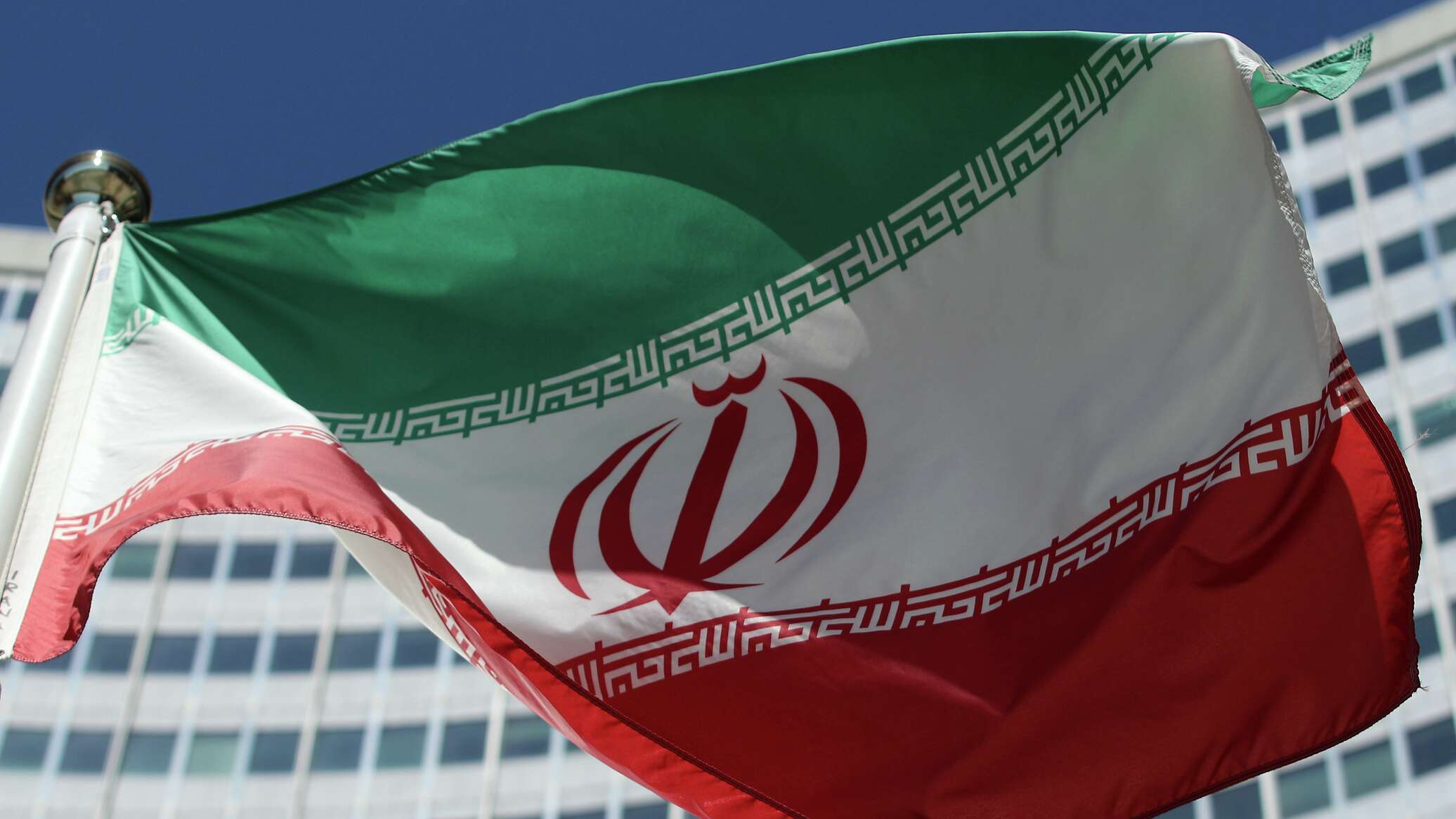 إعلام: اثنين من الإيرانيين اللذين أفرجت عنهما الولايات المتحدة الأمريكية يصلان إلى قطر