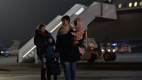 وصول الرعايا الروس ورعايا الدول الأخرى إلى موسكو من اليمن - سبوتنيك عربي