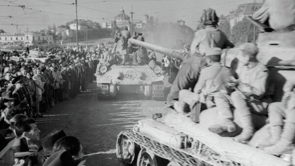 قوات سوفيتية تحرر العاصمة الرومانية بوخارست خلال الحرب العالمية الثانية - سبوتنيك عربي
