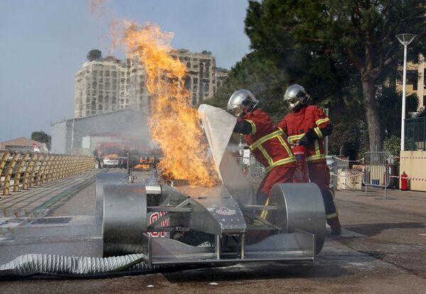 التدريبات على إطفاء الحرائق تمهيدا للمرحلة القادمة من بطولة العالم في سباق السيارات من فئة الفورمولا 1 في موناكو - سبوتنيك عربي