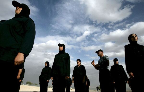 النساء الفلسطينيات في صفوف قوات الأمن الفلسطيني - سبوتنيك عربي