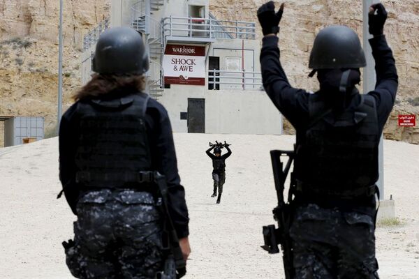 نساء الشرطة الأردنية أثناء التدريبات العسكرية Warrior-2015 - سبوتنيك عربي