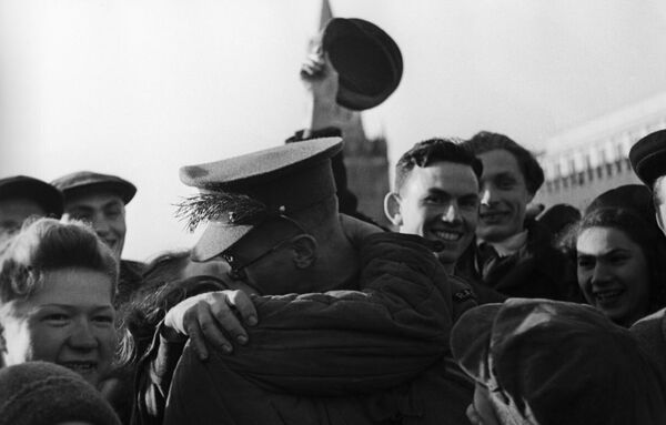الاحتفال بعيد النصر 9 أيار/ مايو 1945  في الساحة الحمراء - سبوتنيك عربي