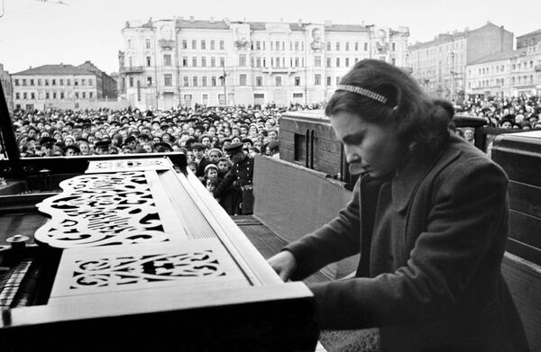 عازفة البيانو نينا بيتروفنا يميليانوفا من موسكو 9 أيار/ مايو 1945 - سبوتنيك عربي