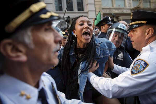 احتجاجات ضد عنف الشرطة في مدن الولايات المتحدة - سبوتنيك عربي