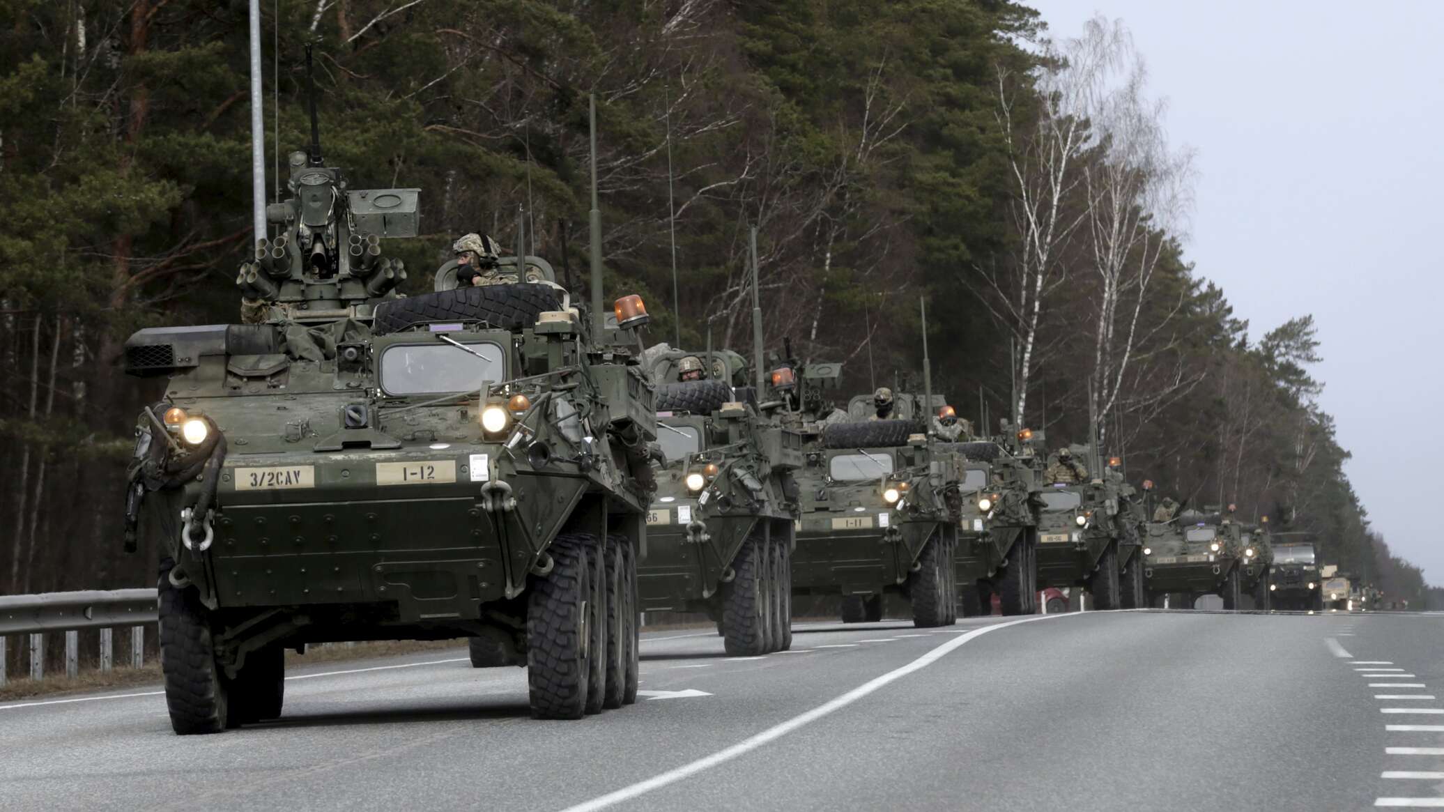 Военной дорогой называется. Колонна военной техники. Военная колонна на марше. Военная инфраструктура. Российская Военная колонна.