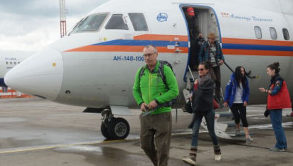 طائرة روسيا تجلي مجموعة من المواطنين الروس من نيبال بعد الزلزال المدمر - سبوتنيك عربي