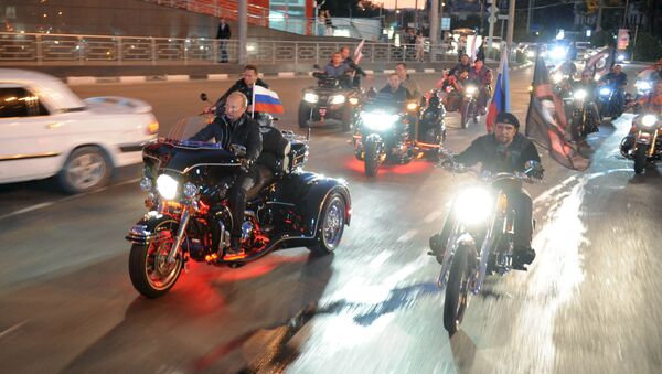 فلاديمير بوتين على الدراجة النارية - سبوتنيك عربي