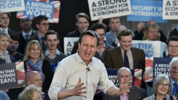 Britain's Prime Minister David Cameron delivers a speech to Conservative Party supporters and activists during an election campaign event in Wadebridge, south-western England - سبوتنيك عربي
