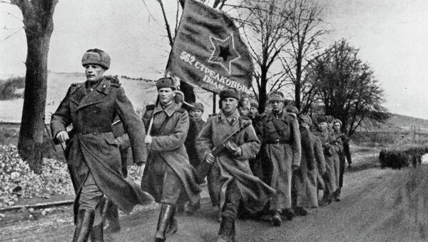فوج 562 للرماة قي الجيش السوفيتي على أراضي بولندا المحررة من الفاشية، فبراير 1945 - سبوتنيك عربي