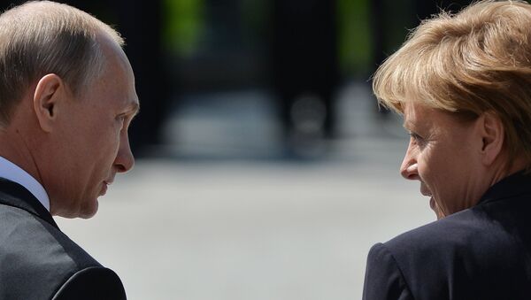 الرئيس الروسي فلاديمير بوتين والمستشارة الألمانية أنجيلا ميركل - سبوتنيك عربي