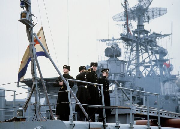 سفينة من أسطول البحر الأسود الروسي ترفع علم البحرية الروسية - سبوتنيك عربي
