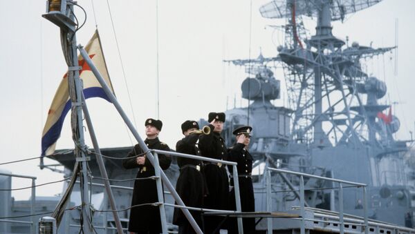 سفينة من أسطول البحر الأسود الروسي ترفع علم البحرية الروسية - سبوتنيك عربي