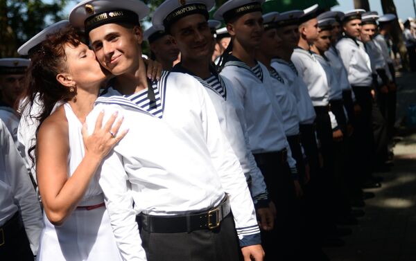 رجال البحرية الروسية على أسطول البحر الأسود خلال احتفالات يوم البحرية الروسية في سيفاستوبول - سبوتنيك عربي