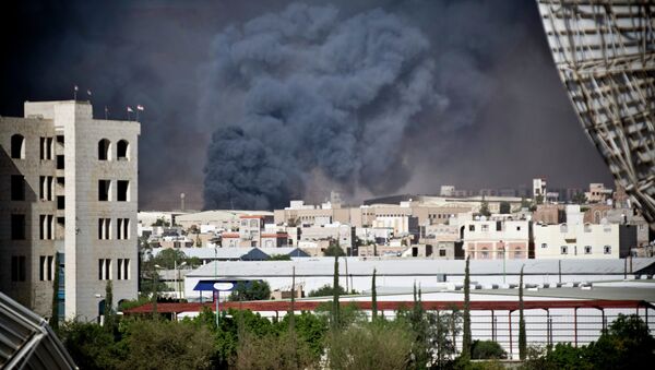 القوات الجوية السعودية تقصف مخازن الذخيرة في صنعاء - سبوتنيك عربي