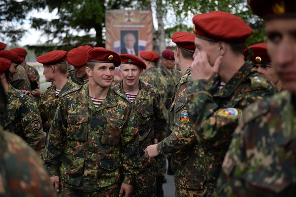 اختبارات القوات الخاصة من أجل الحق في ارتداء قبعة المارون في نوفوسيبيرسك - سبوتنيك عربي