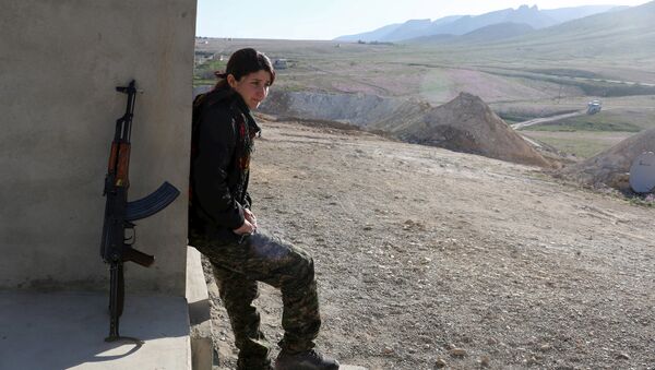 مقاتلة كردية فى منطقة جبل سنجار شمالي العراق - سبوتنيك عربي