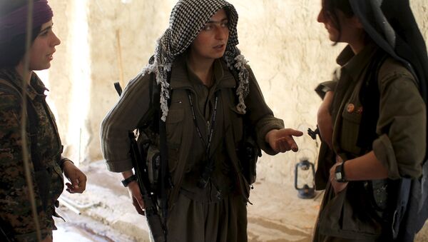 مقاتلات كرديات فى جبل سنجار شمالي العراق - سبوتنيك عربي