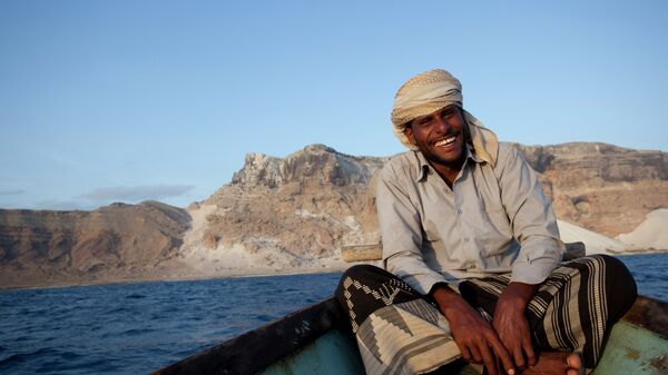 صياد يمني فى جزيرة سقطري اليمنية - سبوتنيك عربي