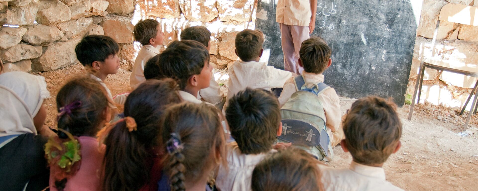 اطفال فى إحدى المدارس بجزيرة سقطري اليمنية  - سبوتنيك عربي, 1920, 23.08.2021