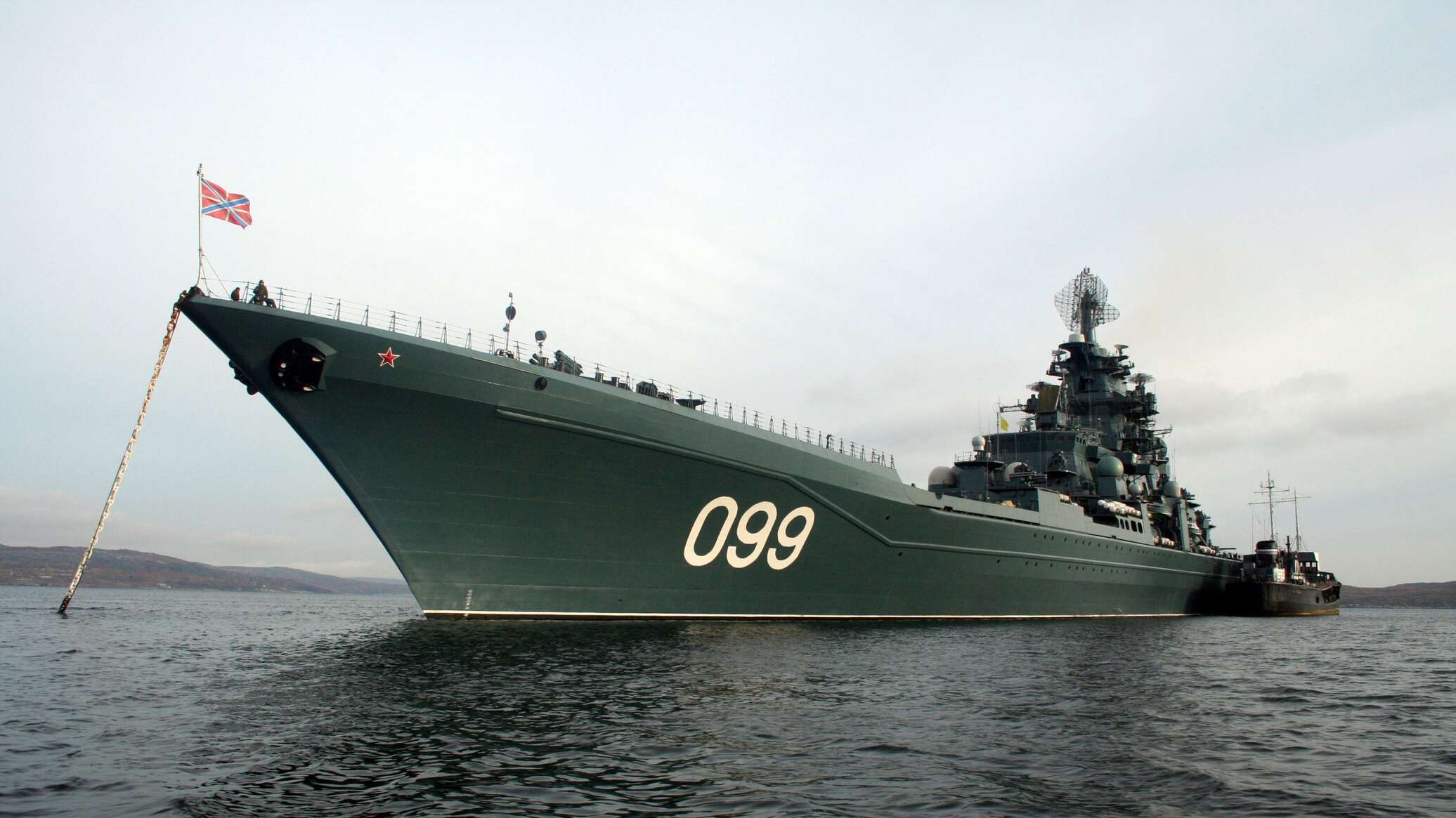 نائب بالكونغرس يستخدم صورة سفينة روسية في رسالة تهنئة للأسطول الأمريكي