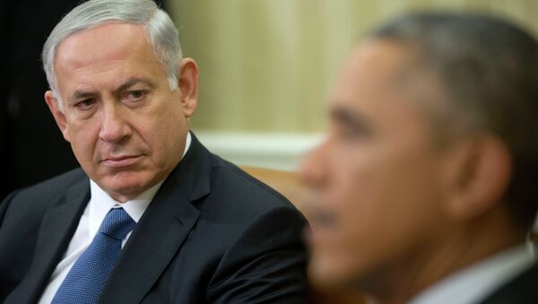 رئيس الوزراء الإسرائيلي، بنيامين نتانياهو يستمع إلى الرئيس الأمريكي باراك أوباما في لقاء جمعهما في المكتب البيضاوي في البيت الأبيض في الأول من أكتوبر/ تشرين الأول 2014 - سبوتنيك عربي