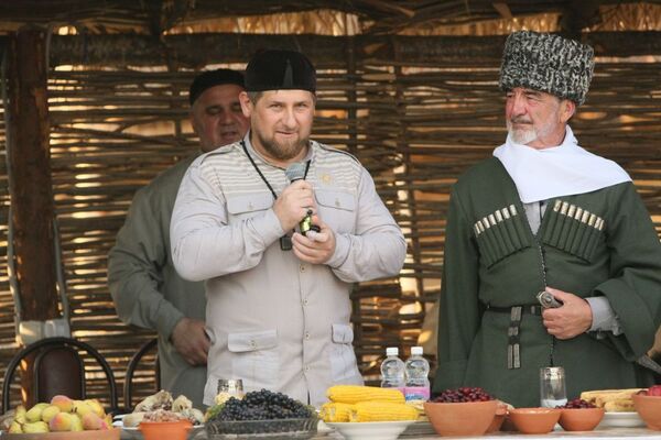 رمضان قادروف رئيس جمهورية الشيشان في افتتاح المتحف الإثنوغرافي في الشيشان - سبوتنيك عربي