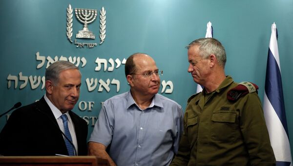 رئيس الوزراء الإسرائيلي بنيامين نتنياهو ووزير الدفاع موشي يعلون - سبوتنيك عربي