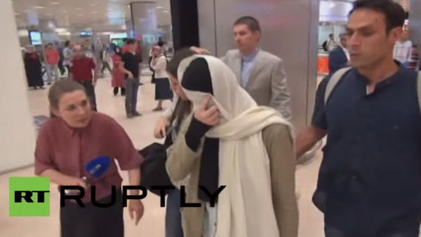 الطالبة الروسية التى حاولت الإنضمام الى داعش فارفارا كاراولوفا لدى عودتها إلى روسيا - سبوتنيك عربي