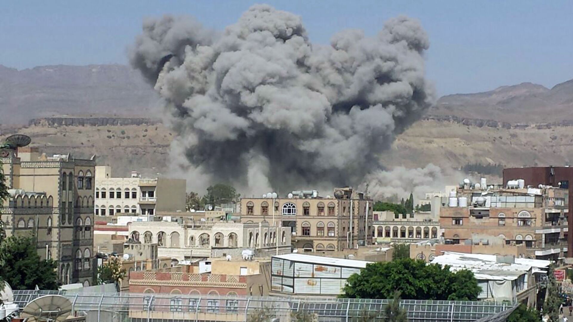 قصف العاصمة اليمنية صنعاء - سبوتنيك عربي, 1920, 07.12.2021