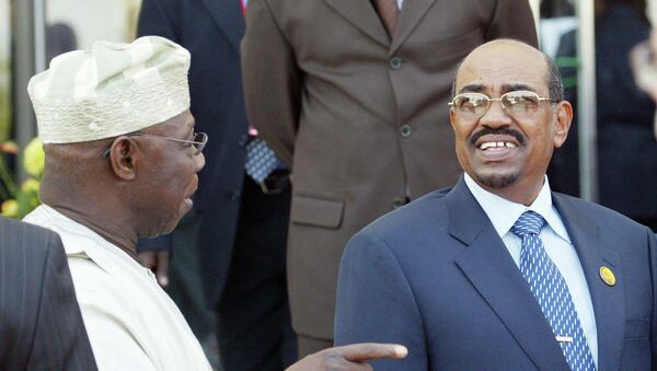 الرئيس السوداني عمر البشير يرقص بالعصا - سبوتنيك عربي