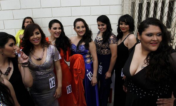 السجينات تشارك في مسابقة ملكة جمال في سجن ولاية باجا كاليفورنيا في تيجوانا - سبوتنيك عربي