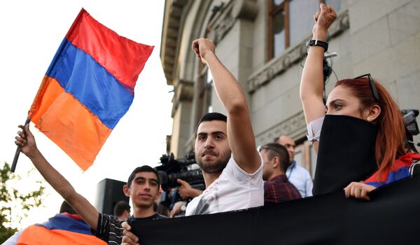 المظاهرات خلال العمليات الإحتجاجية فى يريفان عاصمة أرمينيا - سبوتنيك عربي