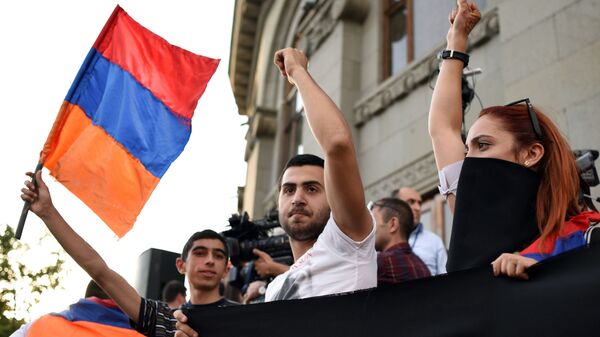 المظاهرات خلال العمليات الإحتجاجية فى يريفان عاصمة أرمينيا - سبوتنيك عربي