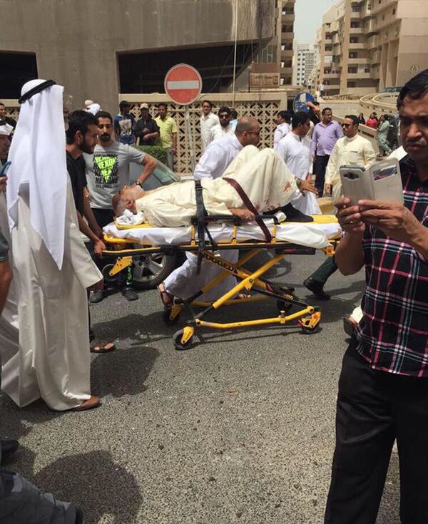 أحد جرحى التفجير الإرهابي على مسجد الإمام الصادق بمنطقة الصوابر بمدينة الكويت - سبوتنيك عربي