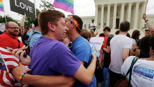 Gay rights supporters celebrate after the U.S. Supreme Court ruled that the U.S. Constitution provides same-sex couples the right to marry, outside the Supreme Court building in Washington, June 26, 2015 - سبوتنيك عربي