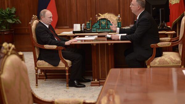 الرئيس الروسي فلاديمير بوتين والمدير العام لصندوق الاستثمارات المباشرة الروسي كيريل دميترييف - سبوتنيك عربي