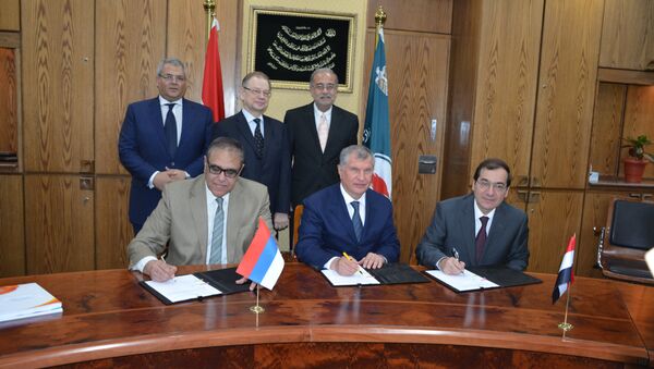 وزير البترول المصري و ايجور ايفانوفيتش رئيس شركة روزنفت الروسية - سبوتنيك عربي