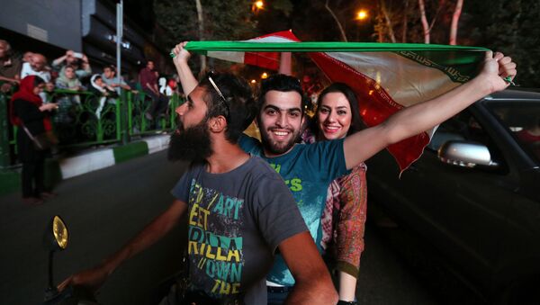 الشعب الإيراني يحتفل بالاتفاق النووي فى شوارع العاصمة - سبوتنيك عربي