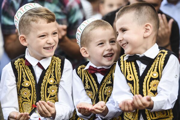 الأطفال المسلمين فى جمهورية كوسوفو فى ألبانيا - سبوتنيك عربي