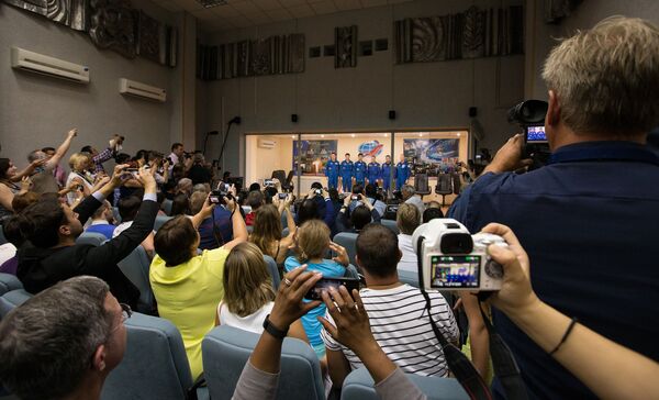 مؤتمر صحفي لأفراد الطاقم الفضائي الدولي الرئيسي لسفينة الفضاء المأهولة سويوز TMA-17M - سبوتنيك عربي